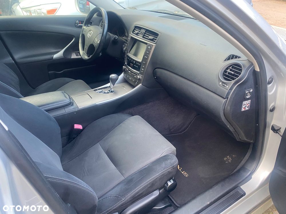 Lexus IS 250 Prestige - 23