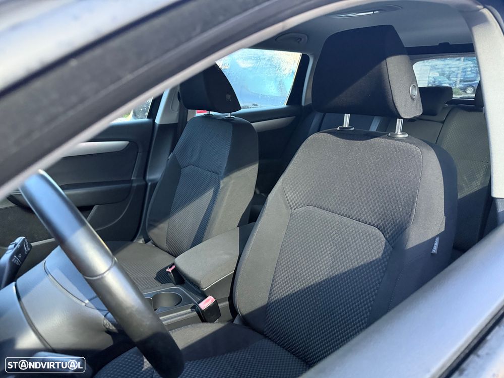 VW Passat Variant 2.0 TDi Highline Navig - 17