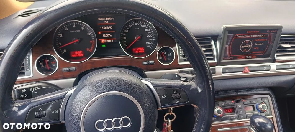Audi A8 4.2 L Quattro - 21