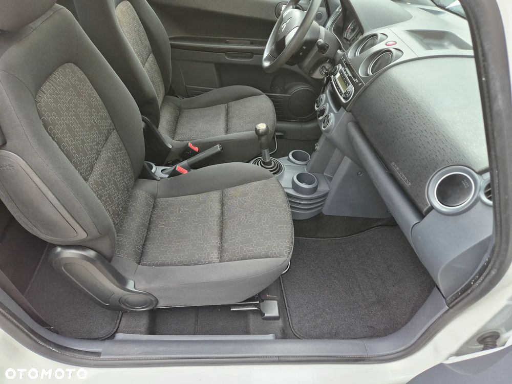 Mitsubishi Colt 1.1 - 18