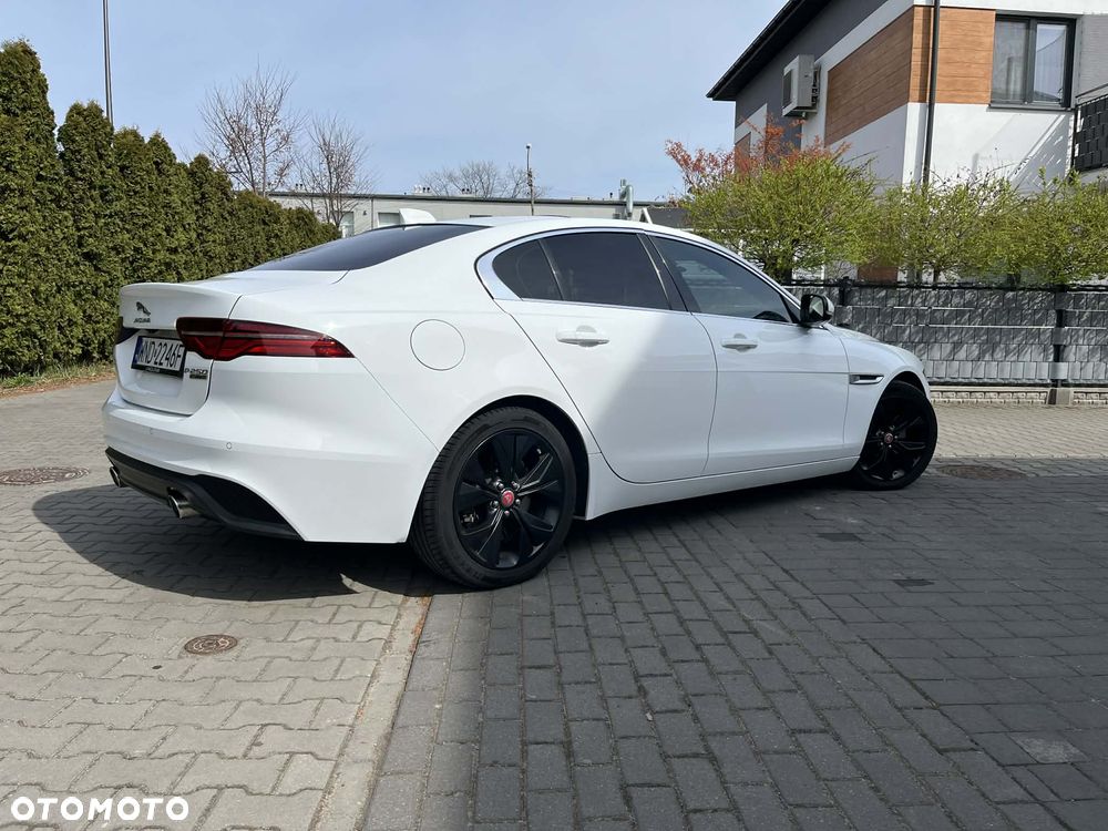 Jaguar XE - 7