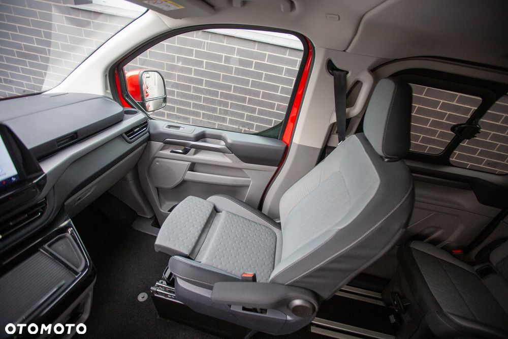 Ford Tourneo Custom - 12