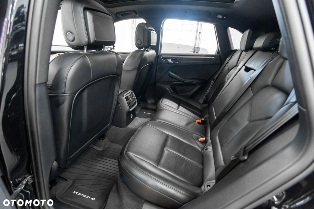 Porsche Macan - 24