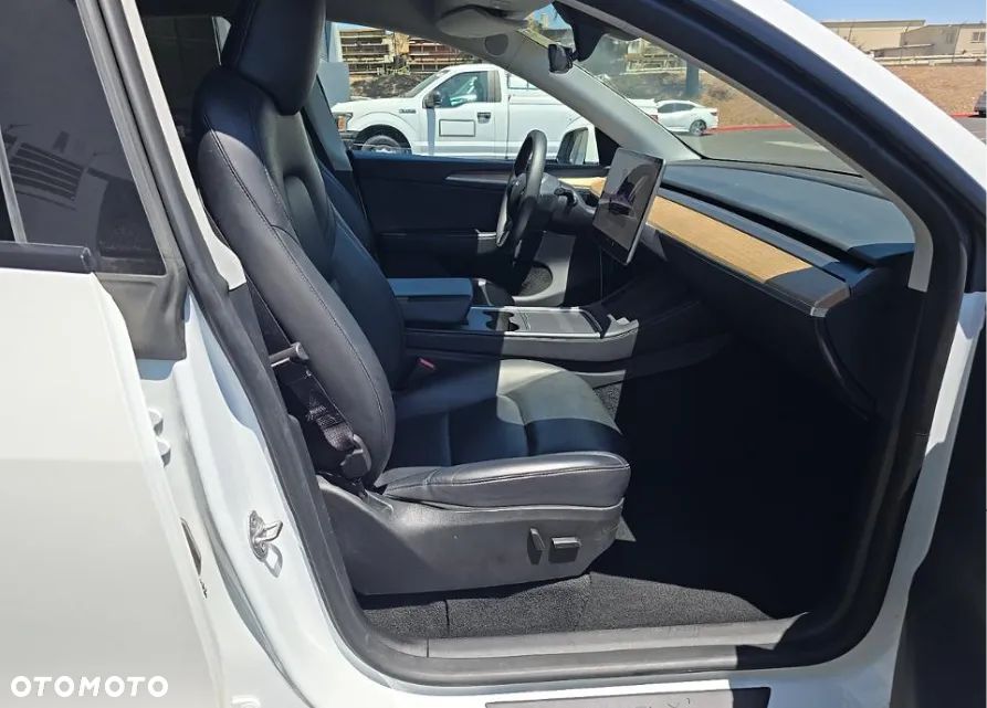 Tesla Model Y Long Range Dual Motor AWD - 9