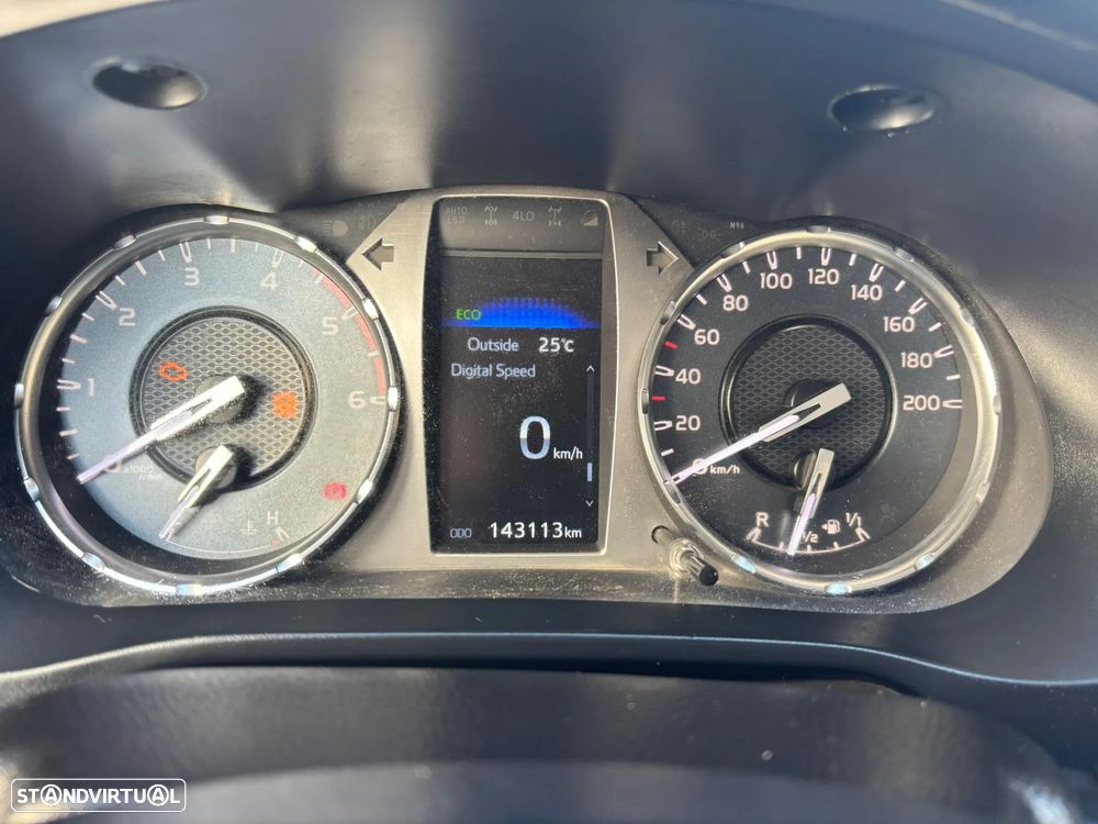 Toyota Hilux 2.4 D-4D 4WD CD CM - 24