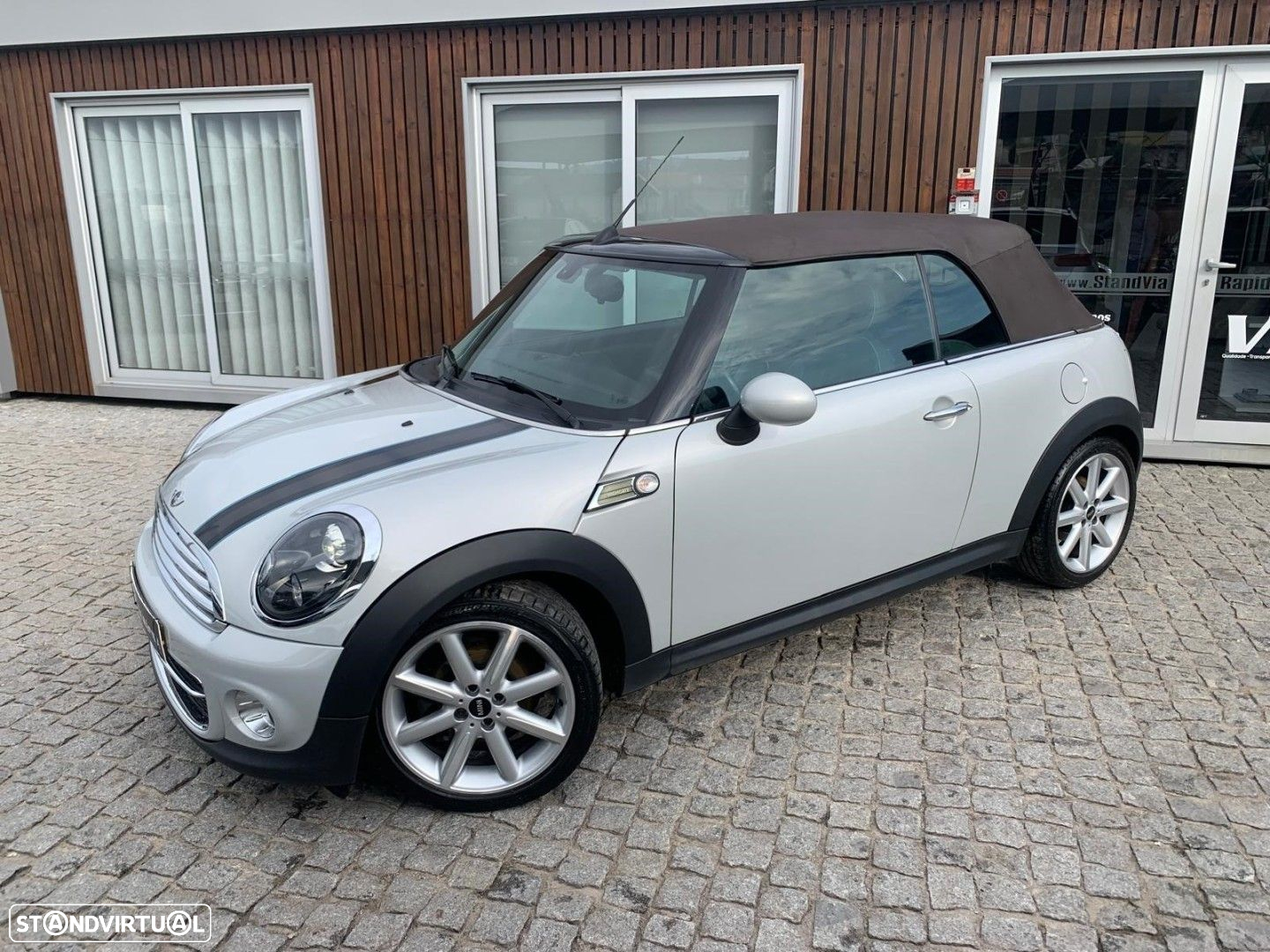 MINI Cabrio Cooper D - 23