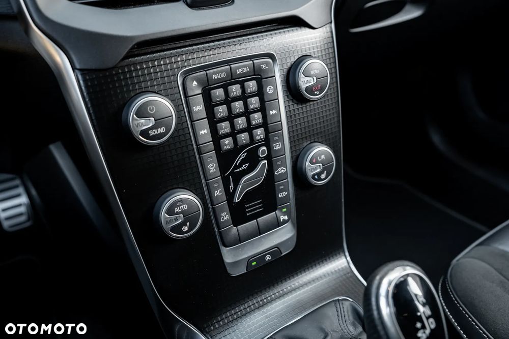 Volvo V40 D3 Geartronic RDesign - 36