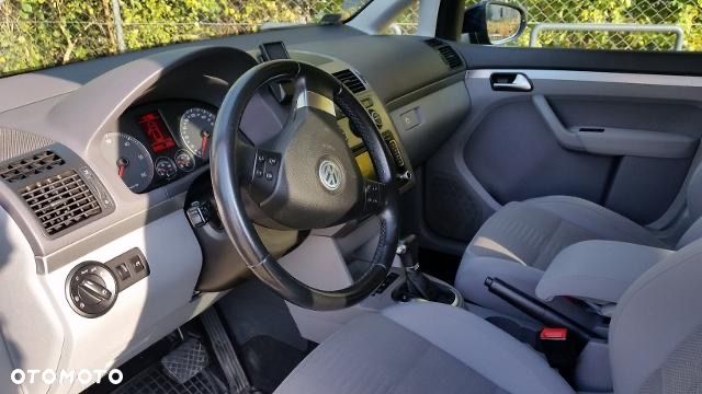 Volkswagen Touran 2.0 TDI DPF DSG Trendline - 5