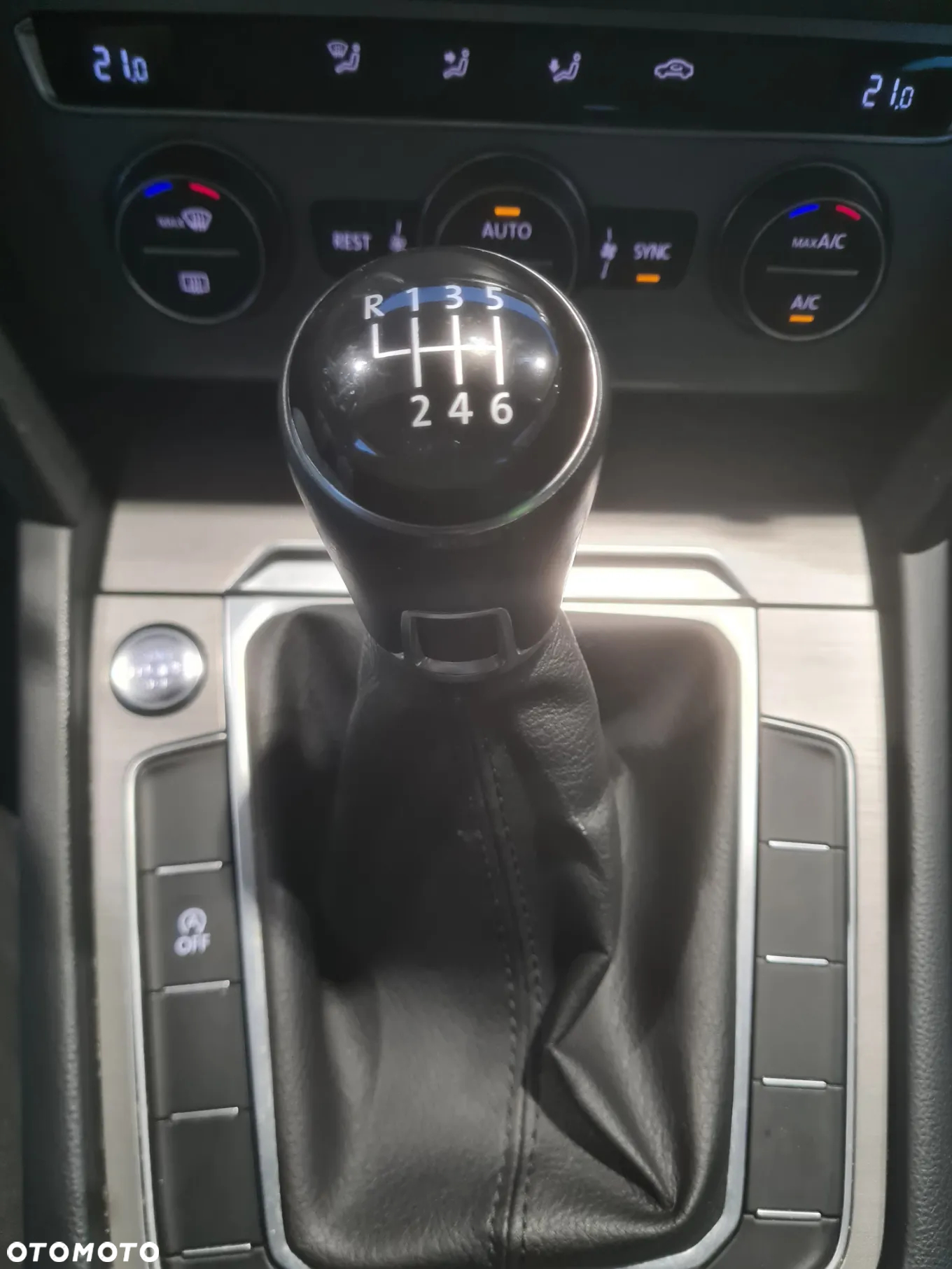 Volkswagen Passat 1.6 TDI BMT Trendline - 17