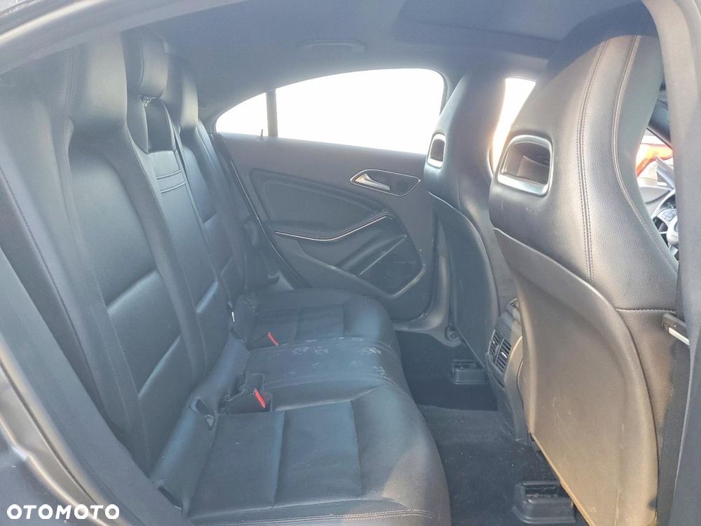 Mercedes-Benz CLA 250 4Matic 7G-DCT - 10