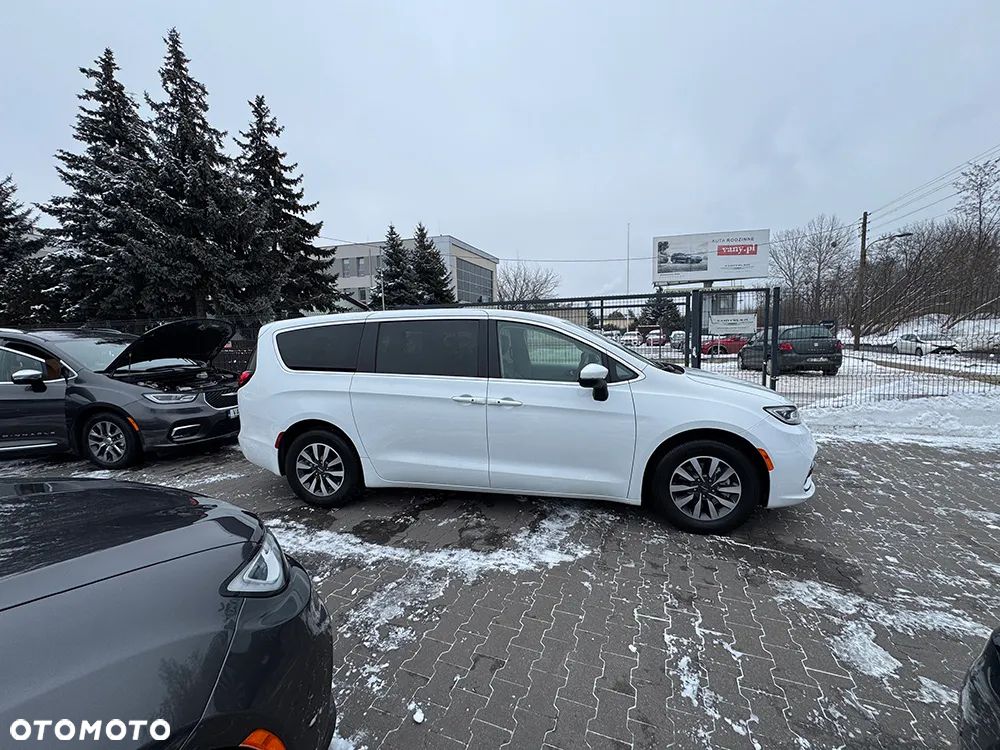 Chrysler Pacifica - 3