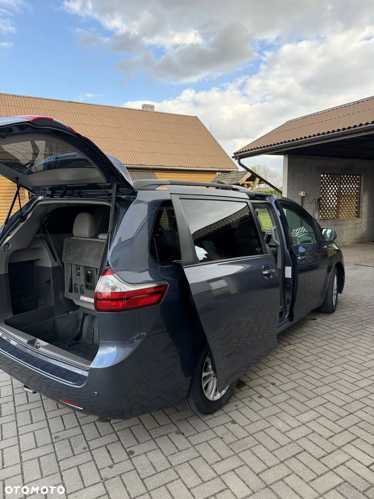 Toyota Sienna 3.5 V6 - 6