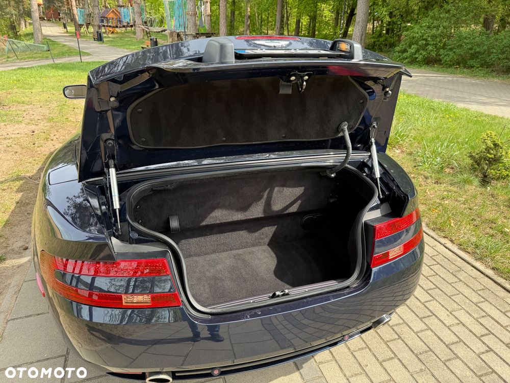 Aston Martin DB9 - 32