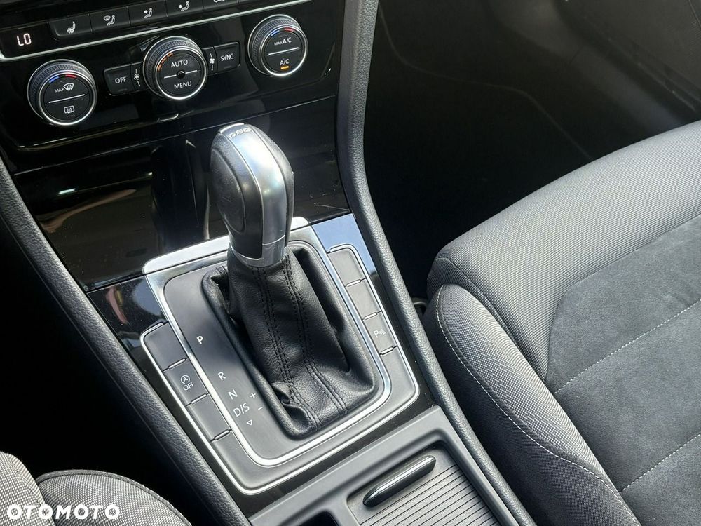 Volkswagen Golf 1.5 eTSI OPF DSG Style - 26