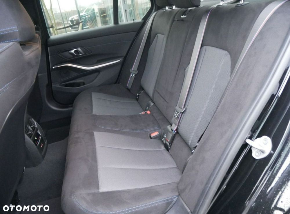 BMW Seria 3 320i M Sport - 14