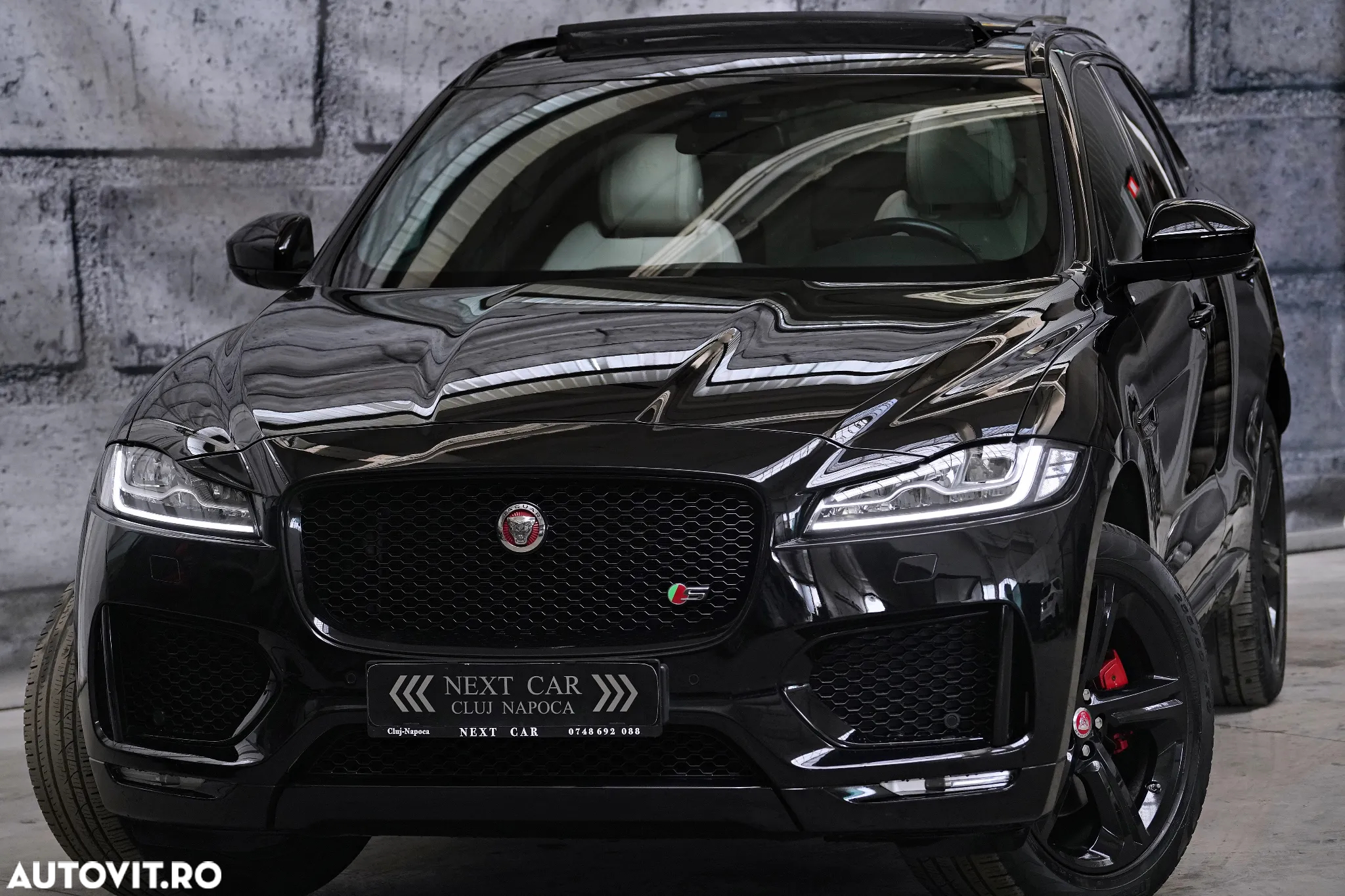Jaguar F-Pace S AWD - 2