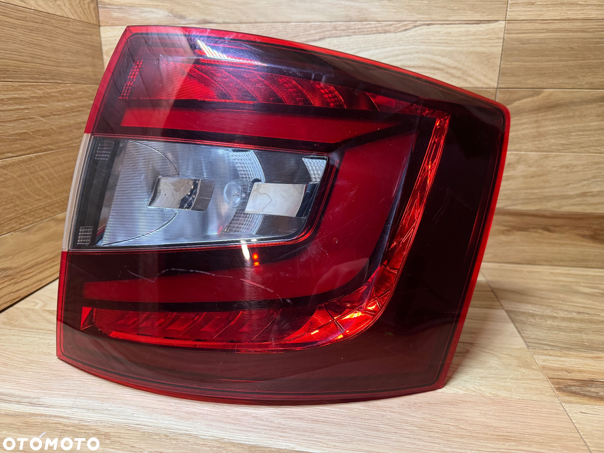 Lampa prawy tył kombi  Skoda Octavia III Led 5E9945208 - 2