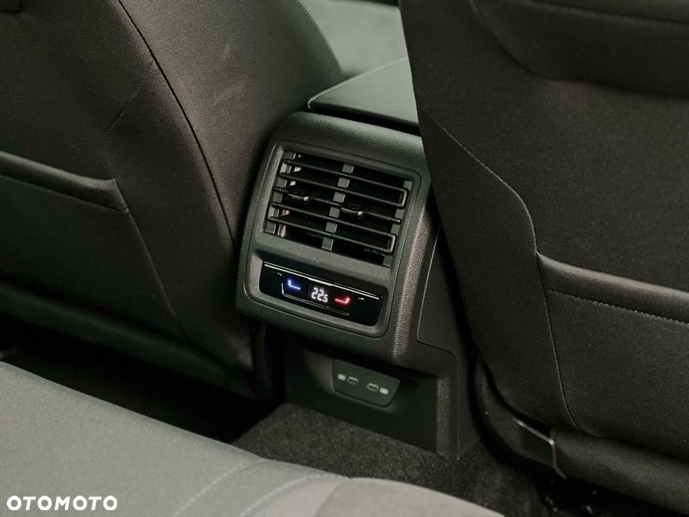 Volkswagen Golf VIII 1.5 TSI EVO Style - 19