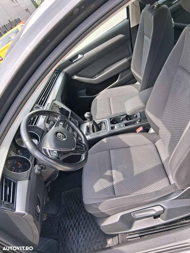 Volkswagen Passat 1.6 TDI Comfortline - 9