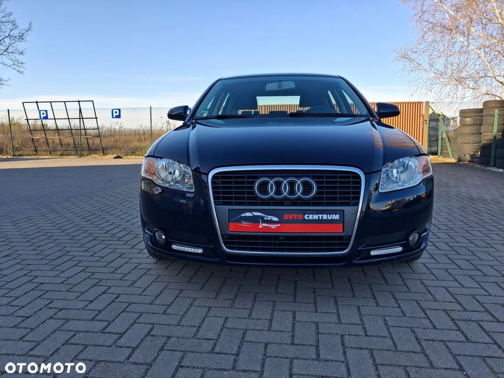 Audi A4 Limousine - 1