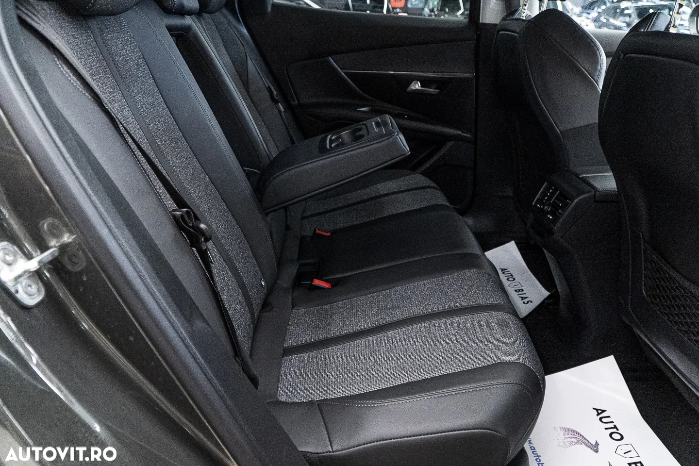 Peugeot 3008 1.2 PureTech 130 BVM6 Allure Pack - 8