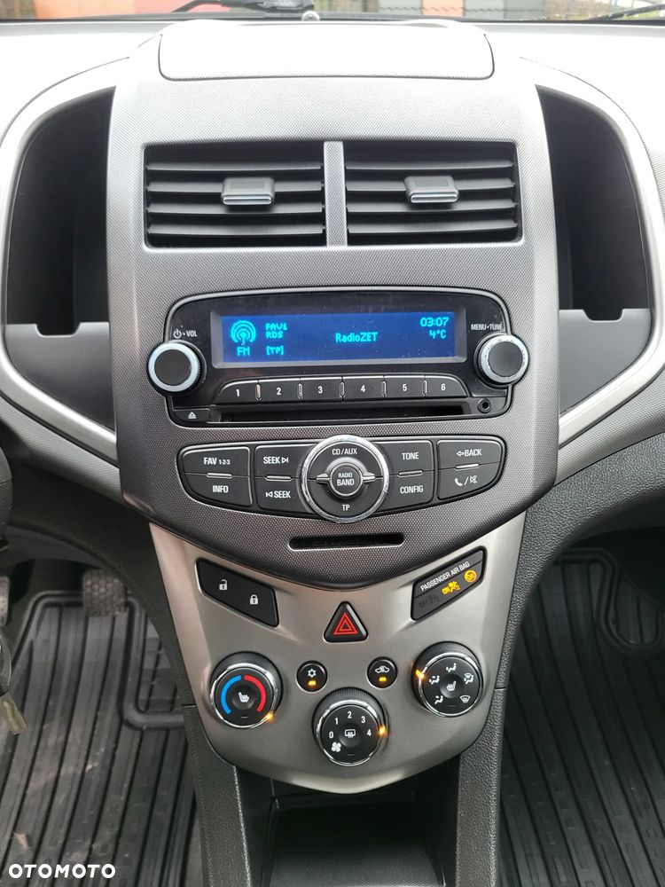 Chevrolet Aveo 1.6 LTZ S/S - 24