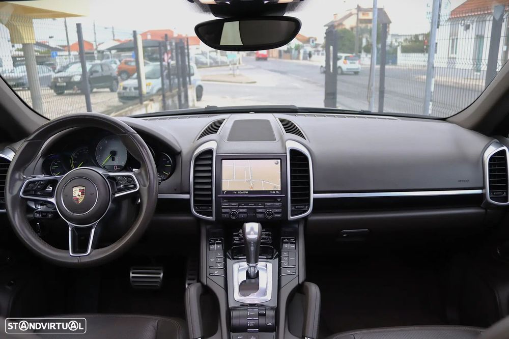 Porsche Cayenne S E-Hybrid - 35