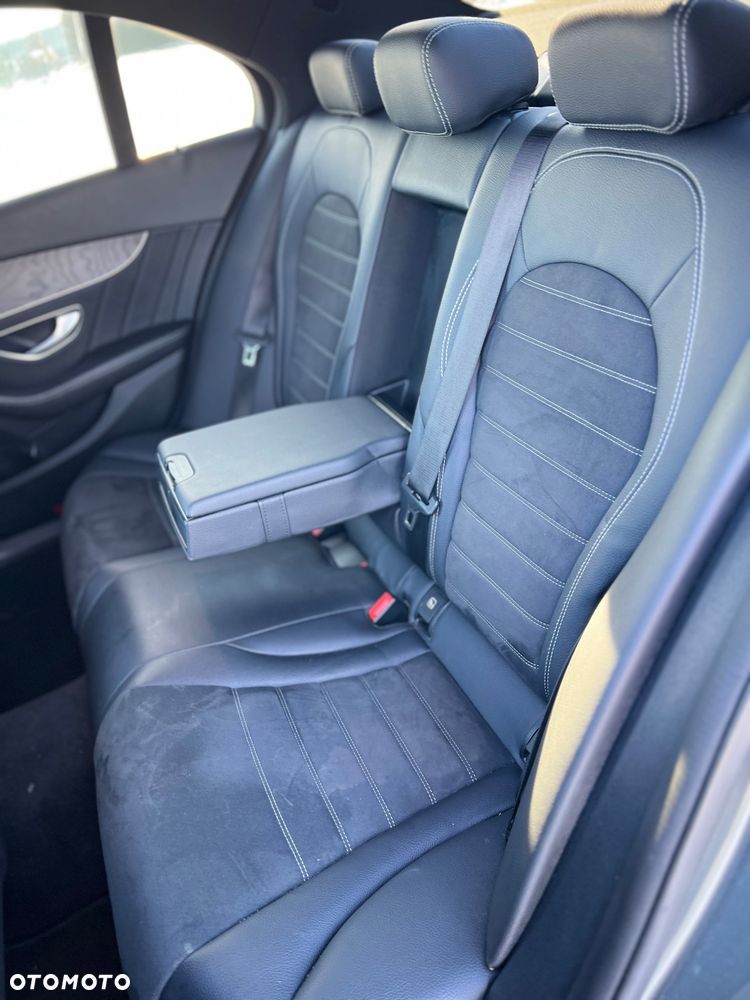 Mercedes-Benz Klasa C 200 4Matic 9G-TRONIC Edition 19 - 27