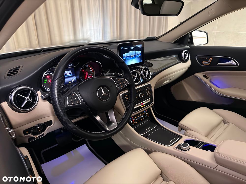 Mercedes-Benz GLA 200 7G-DCT - 4