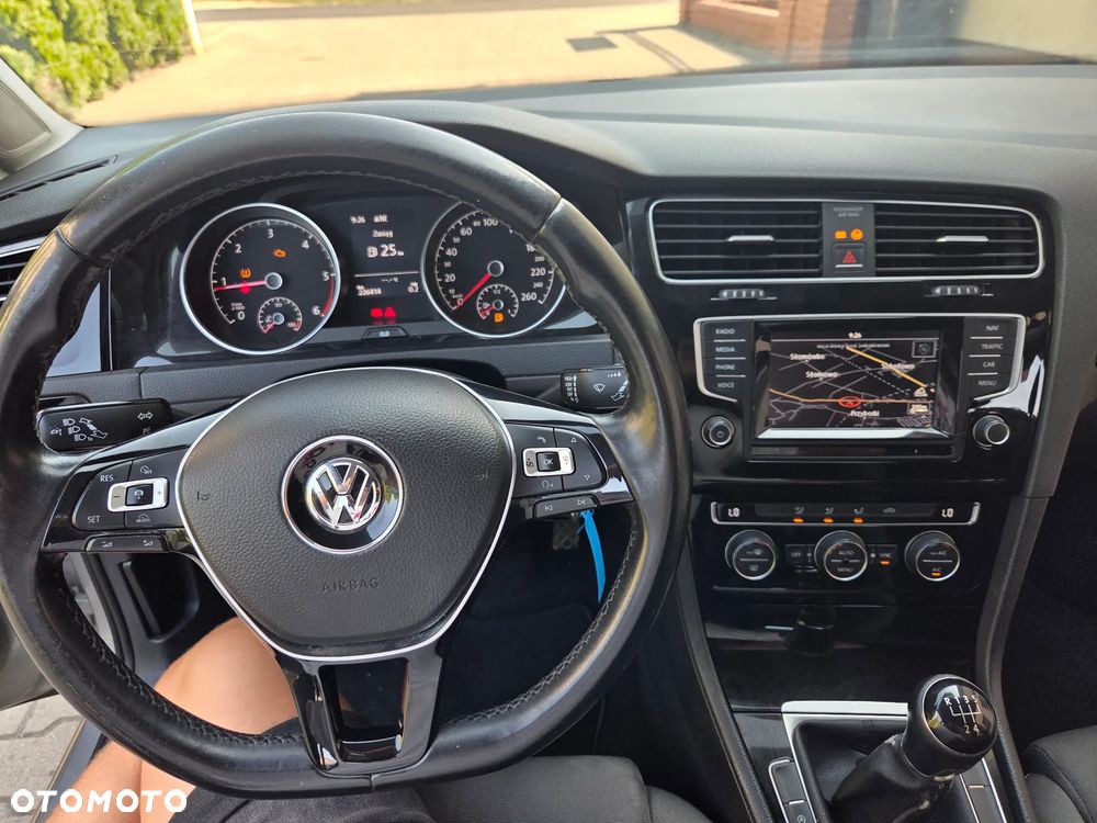 Volkswagen Golf - 10
