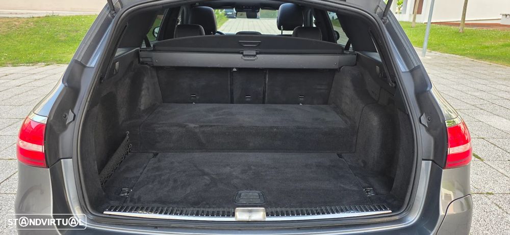 Mercedes-Benz E 300 de 4Matic 9G-TRONIC AMG Line - 11
