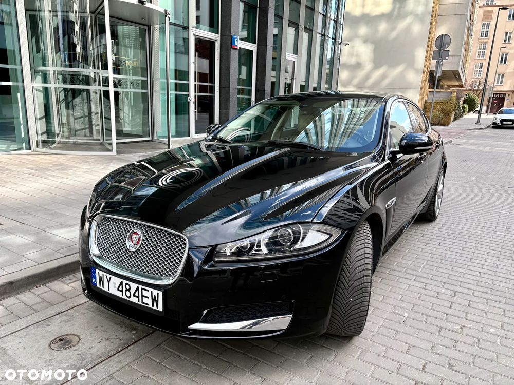 Jaguar XF 35t AWD Portfolio - 2
