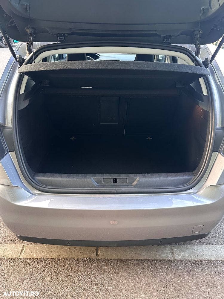 Peugeot 308 PureTech 130 GPF EAT8 Stop & Start Allure Business-Paket - 38