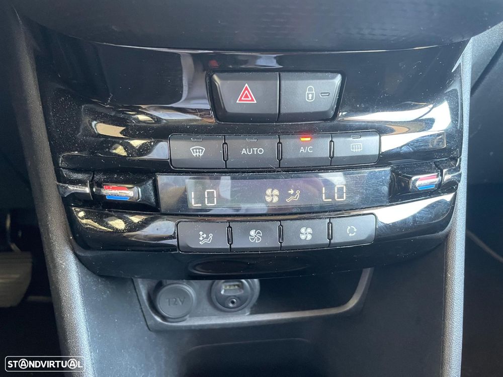Peugeot 2008 1.2 PureTech Allure - 24