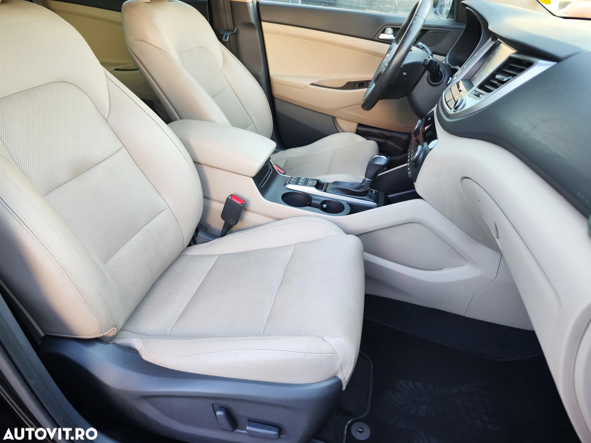 Hyundai Tucson 2.0 CRDI 4WD 8AT Luxury - 10