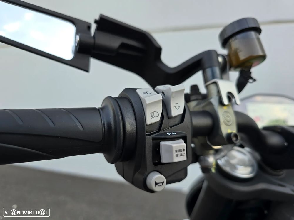 Ducati Monster 937 - 15
