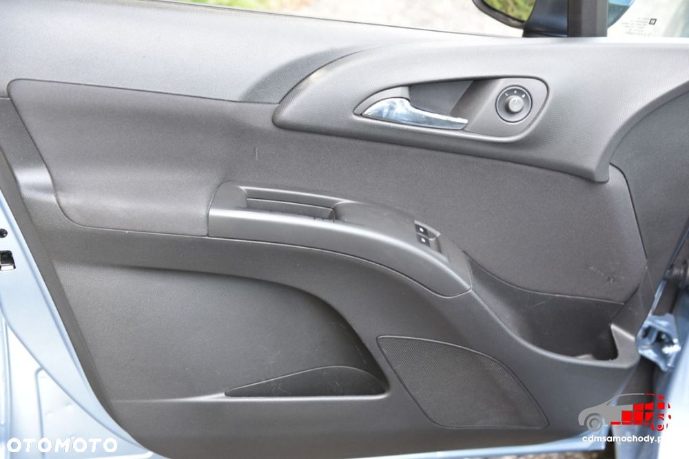 Opel Meriva - 12