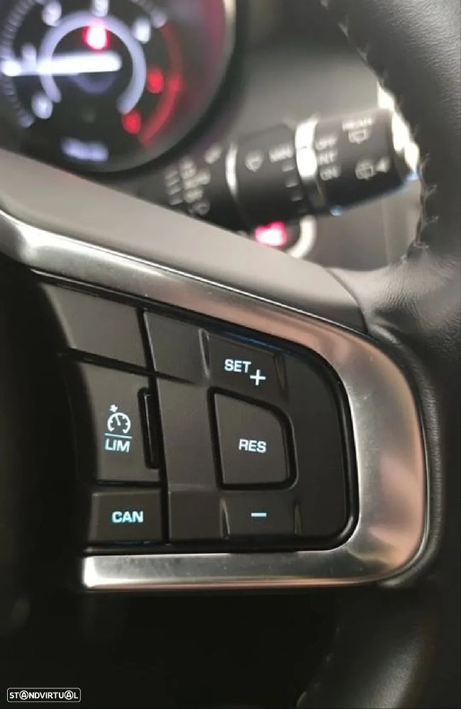 Jaguar E-Pace 2.0 i4D R-Dynamic SE - 16