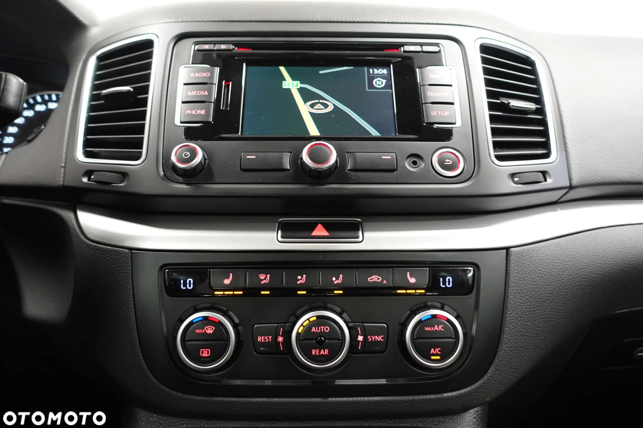 Volkswagen Sharan 2.0 TDI BlueMotion Technology Comfortline - 38