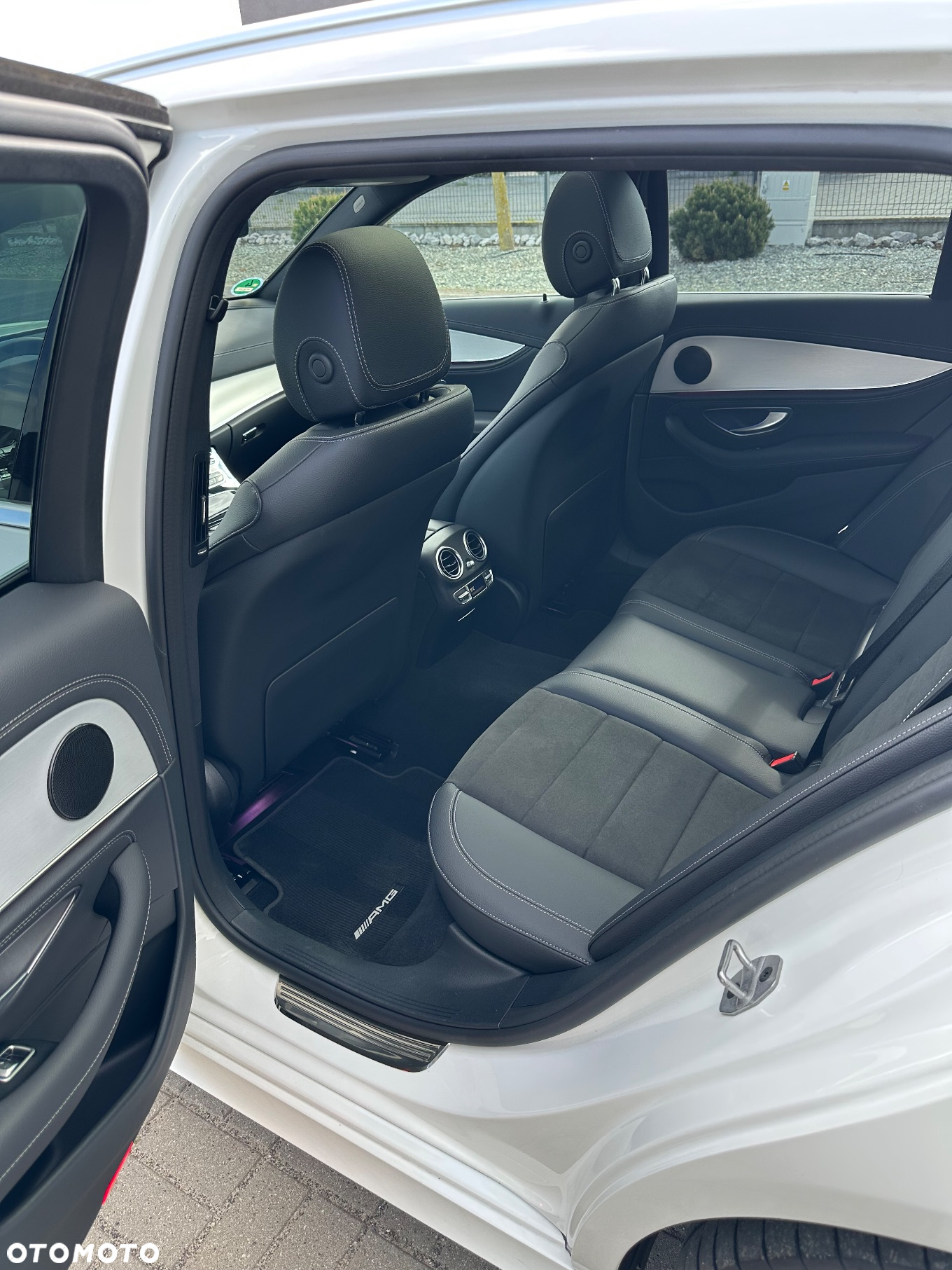 Mercedes-Benz Klasa E 300 d 4Matic T 9G-TRONIC AMG Line - 14