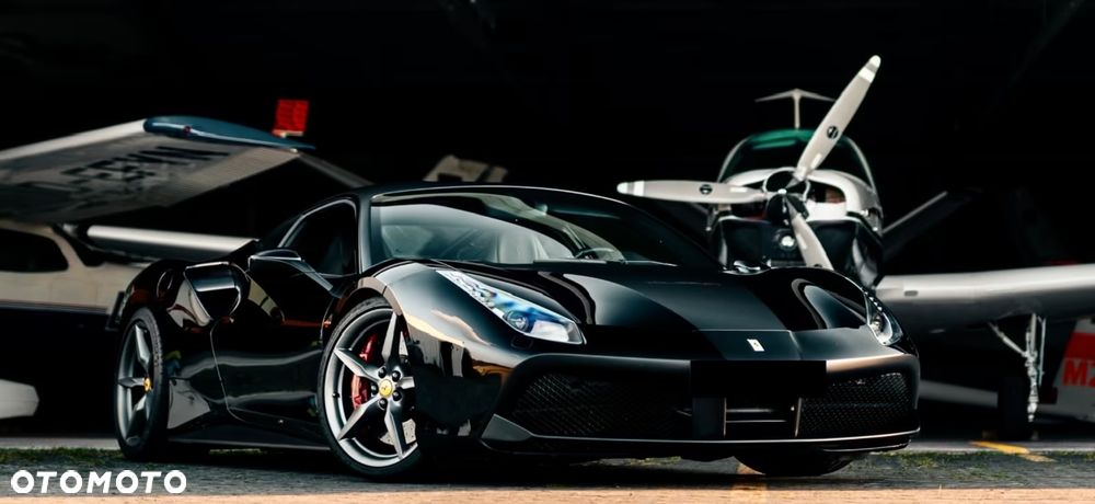 Ferrari 488 - 8