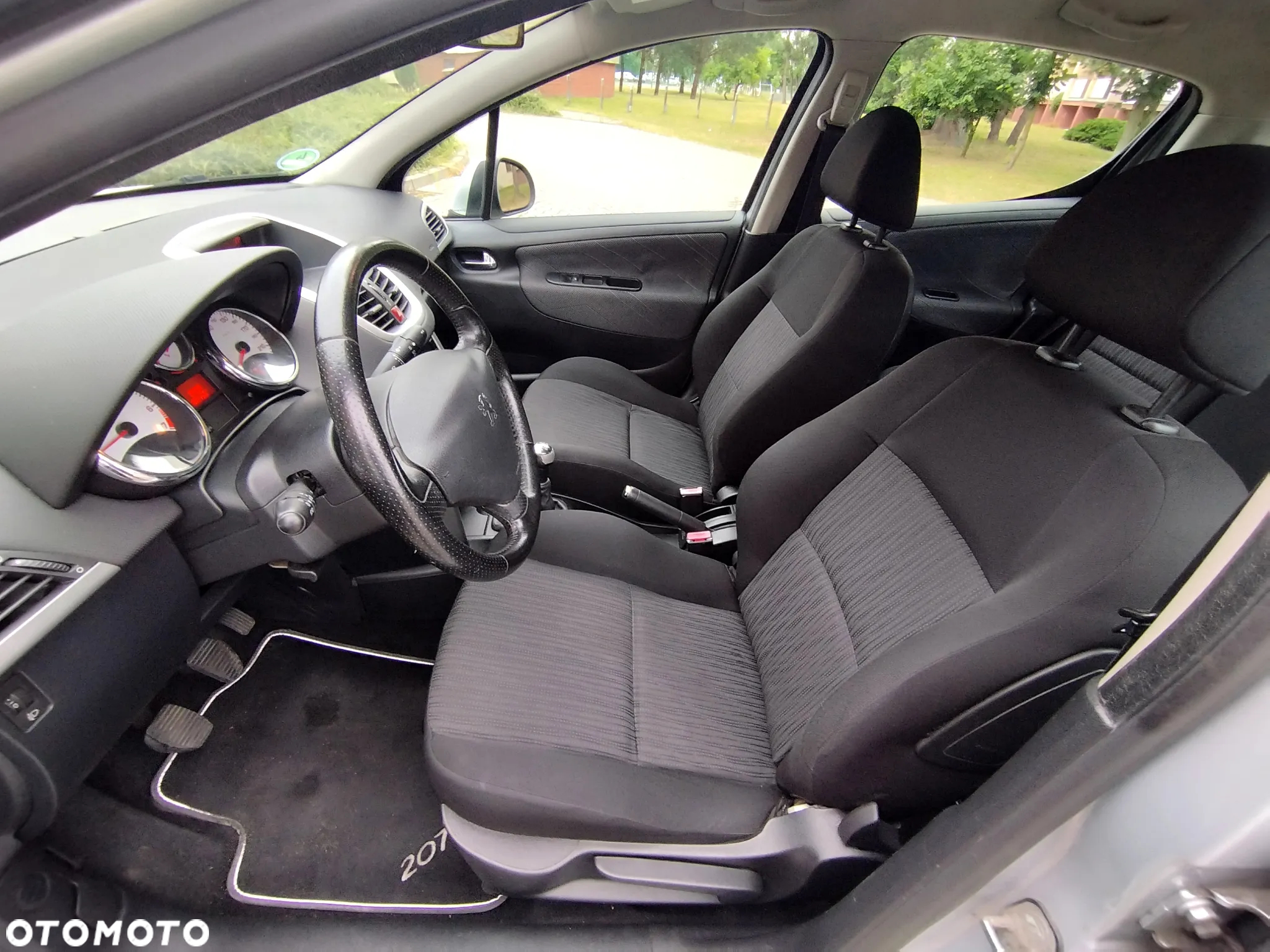 Peugeot 207 - 11