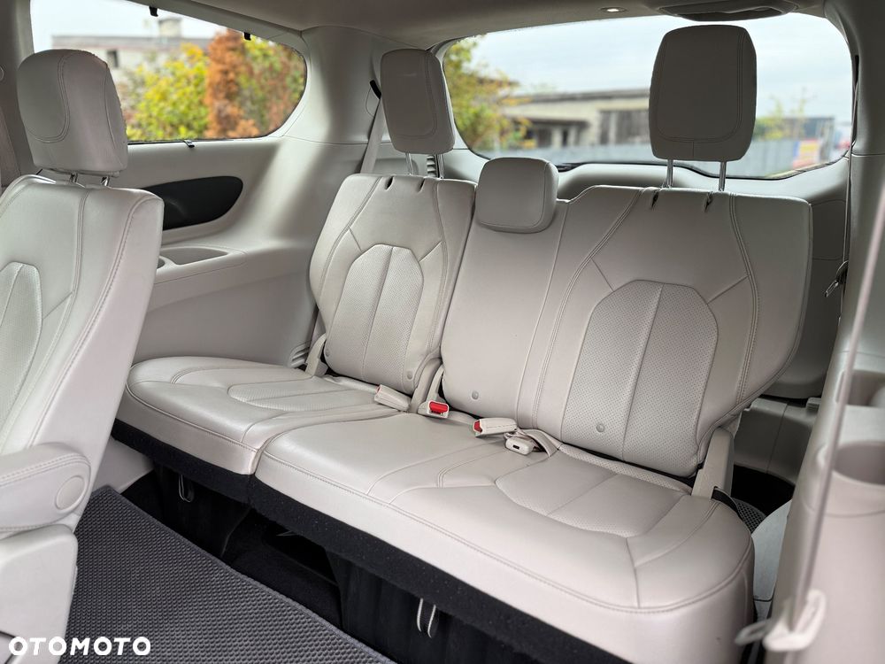 Chrysler Pacifica - 29