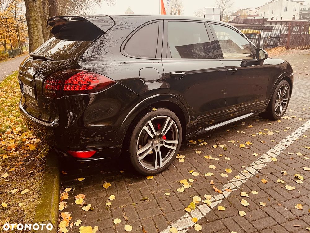 Porsche Cayenne GTS - 7