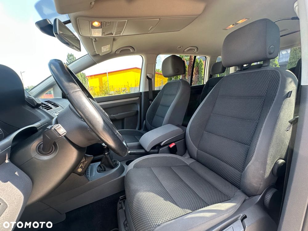 Volkswagen Touran - 17