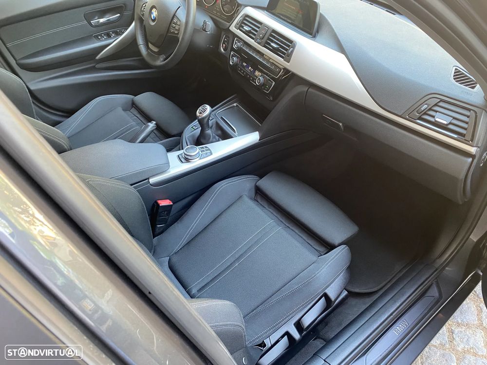 BMW 318 d Touring Ultimate - 22