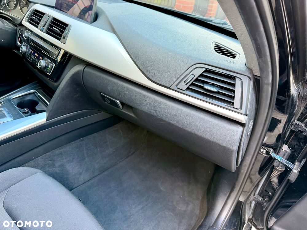 BMW Seria 3 320d xDrive Advantage sport - 23