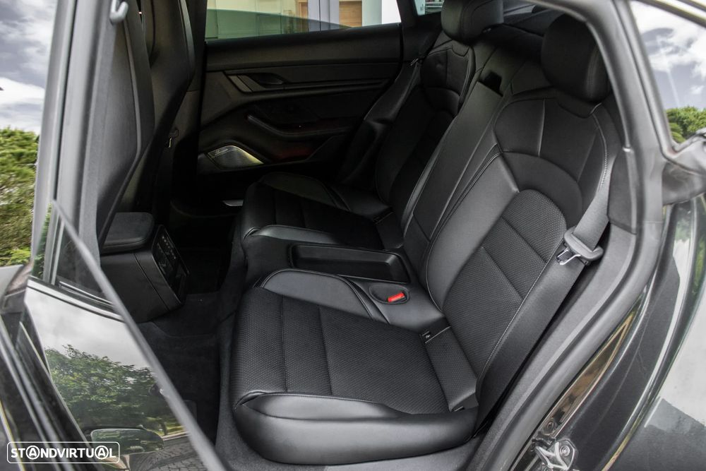 Porsche Taycan 4S - 33