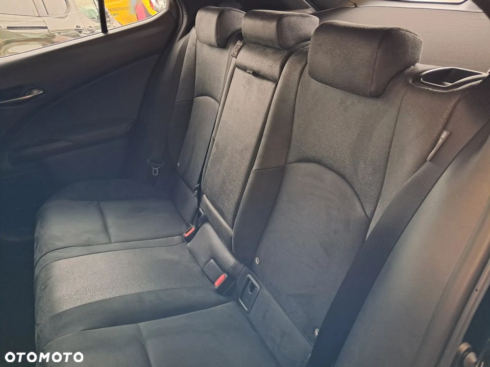 Lexus UX 300h Business - 26