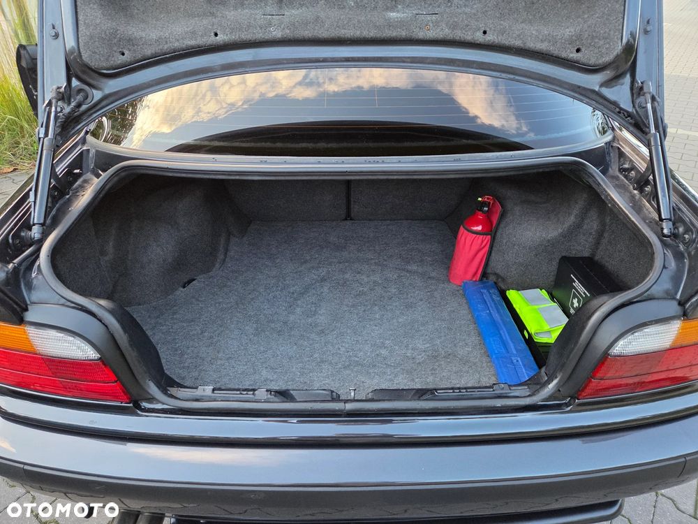 BMW Seria 3 323i - 18